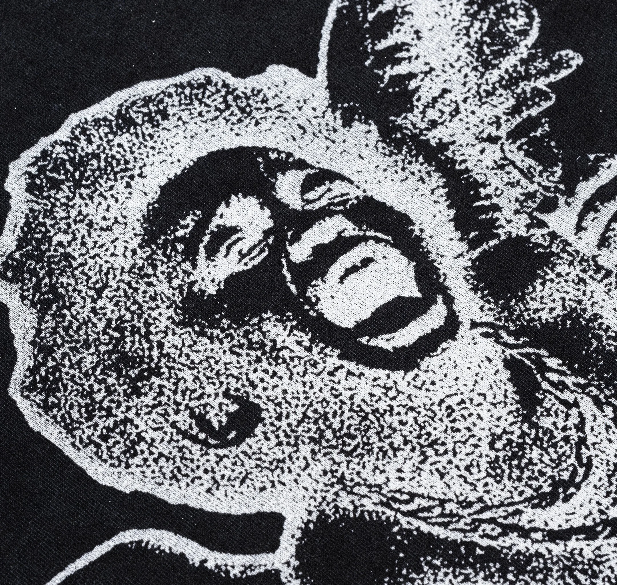 Détail sérigraphie ange sur tissu.